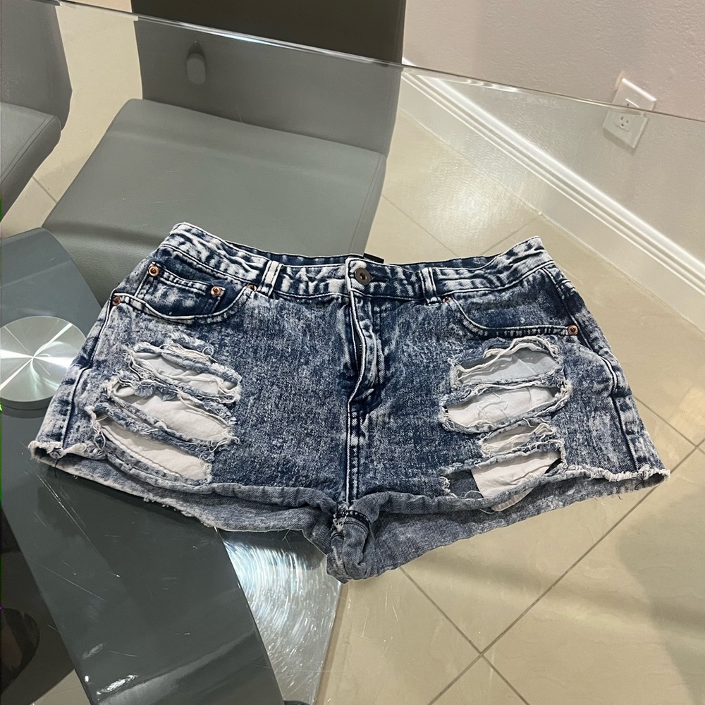 Forever 21 distressed ripped denim jeans shorts size 28